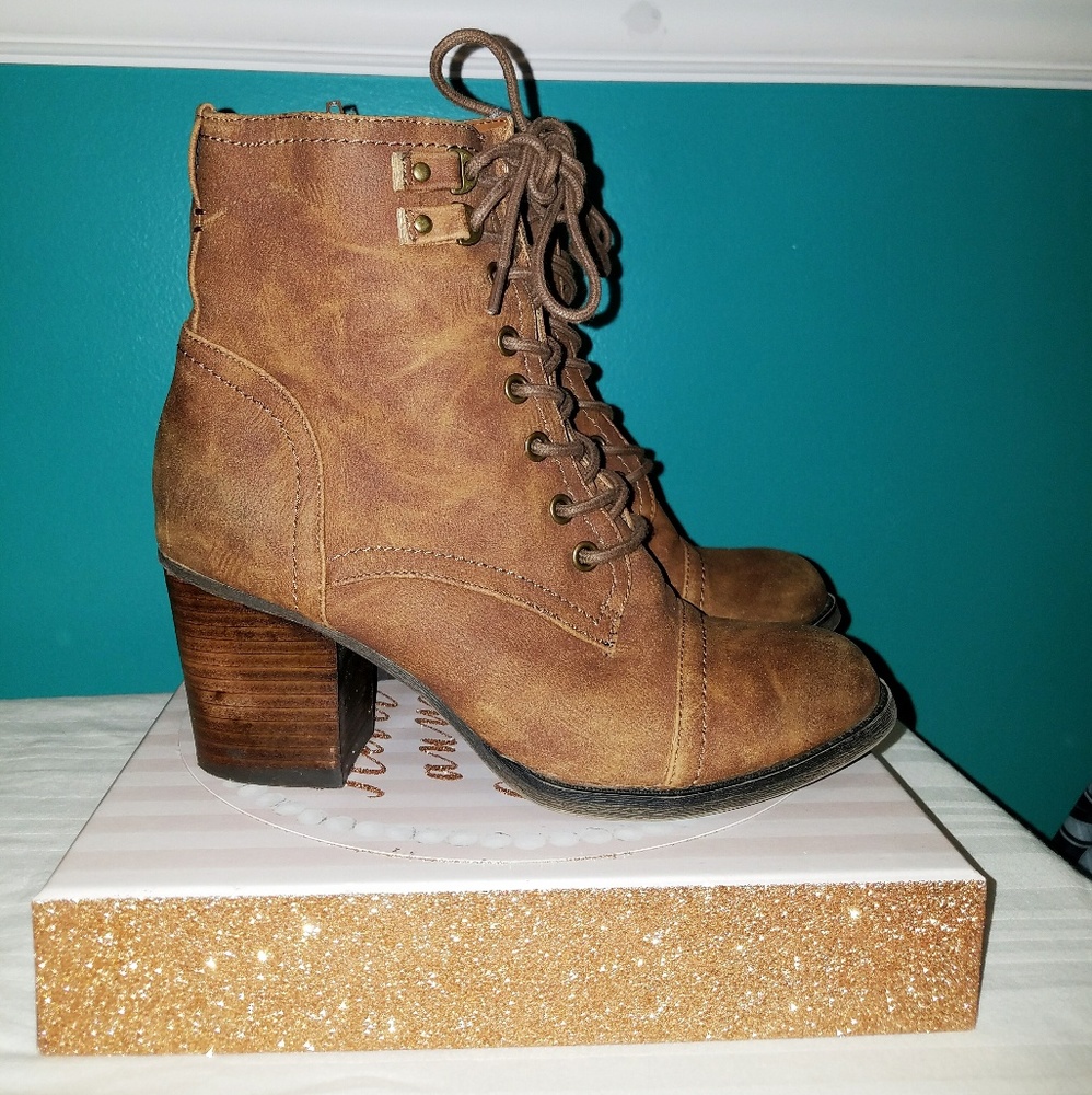 ❌SOLD❌🍁🍃Madden Girl Women's Westmont Combat Boot - Picture 4 of 7